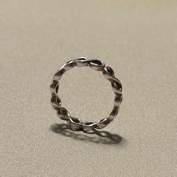 Elegant Sterling Silver 925 Infinity Ring size 5 - Picture 10 of 16
